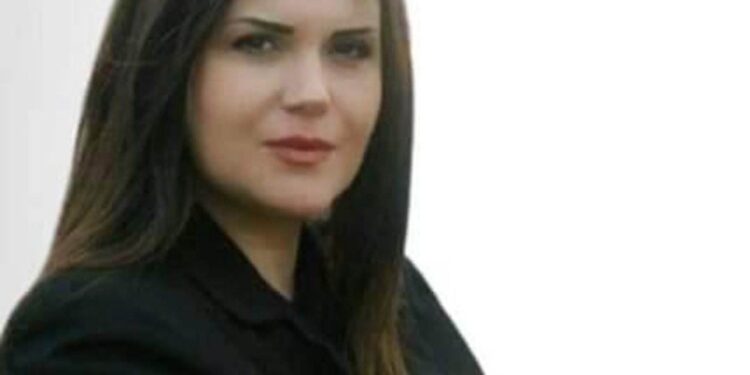 عــيــنــاي …