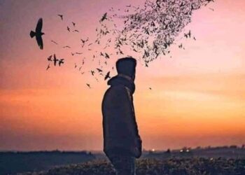 لا اللَيْلُ لِي فِيهِ يَحْلُ نَوْمُهُ