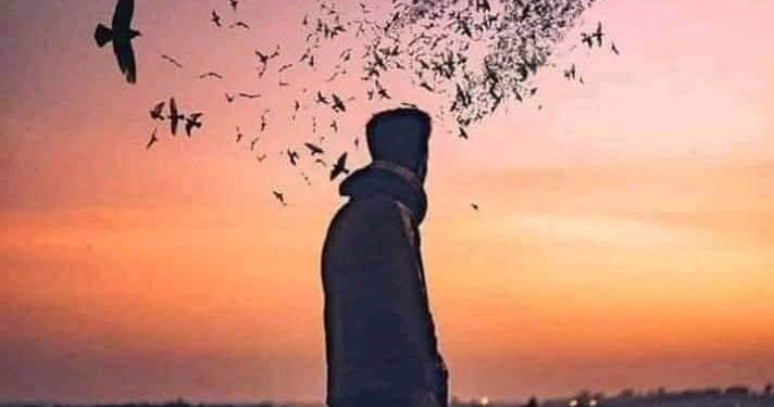 لا اللَيْلُ لِي فِيهِ يَحْلُ نَوْمُهُ