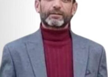 شرقتُ فغصَ بدمعهَا الينبوعُ …