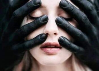 غارق في ملح يديك …