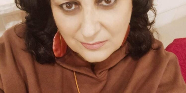 لم أُخْبِرِ العصافيرَ …