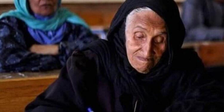 أنجلينا چولي تحتفى بالحاجة زبيدة