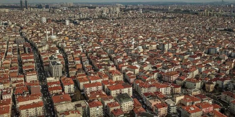 سكان إسطنبول يعيشون هاجس وقوع الزلزال الكبير