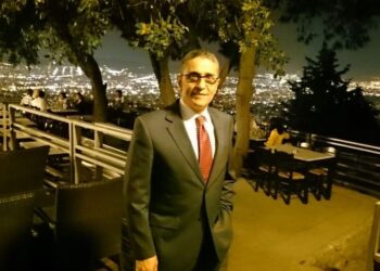 دُنيايَ تسقطُ وحدَها