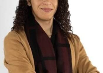 تَدْنُو فَتَقْتُلُنِى …