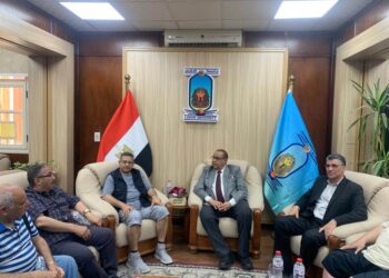 رئيس جامعة الأقصر يستقبل وفد جمعية زمالة الكيمياء المصرية