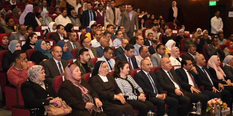 تعيشي يابلدي” في احتفالات ثقافة قنا بالعيد القومي