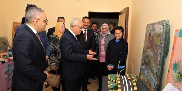 وزير التربية والتعليم”يتابع برنامج التأهيل التربوى للمعلمين الناجحين فى “مسابقة 30  ألف معلم”