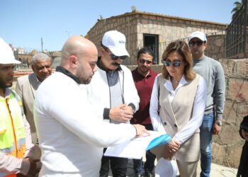 وزيرة الثقافة تتفقد مسرح فوزي فوزي بأسوان