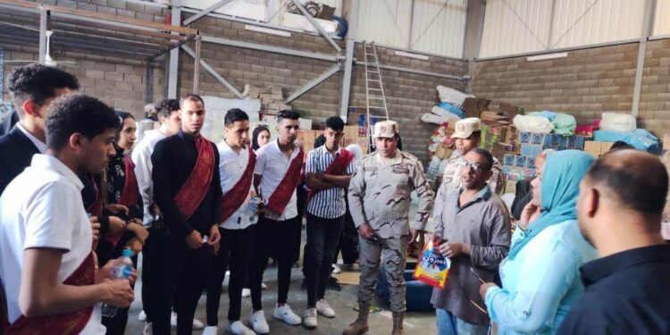 طلاب جامعة الأقصر يزورون المدينة الصناعية بالبغدادي