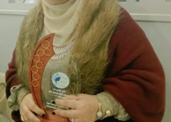 أغيبُ كالقطرِ إذ يسرى …