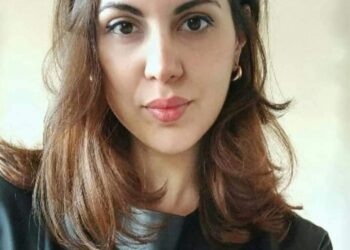 أغمضُ قلبى …