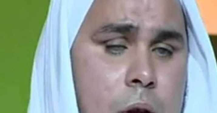 فقد بصره وتخرج من جامعة الفيوم كلية دار العلوم نبذه عن فقيد العلماء عبدالله كامل