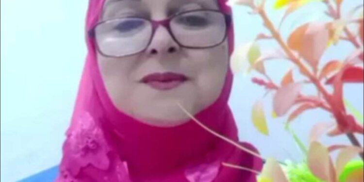 لا تسألوني من أنا…