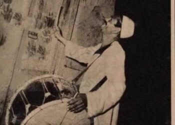 “المسحراتي” أيقونة رمضانية بالطبلة