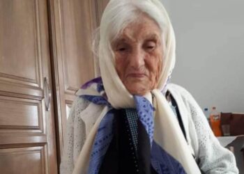 وقفت بين يديك …