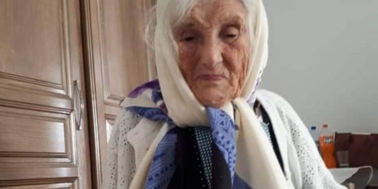 وقفت بين يديك …