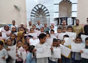 أبناء المرحوم فراج محمد علي بجزيرة أرمنت يقيمون حفل تكريم حفظة القران على روح والدهم