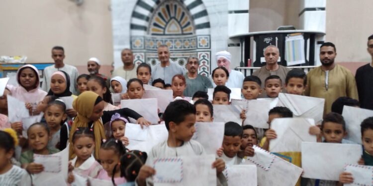 أبناء المرحوم فراج محمد علي بجزيرة أرمنت يقيمون حفل تكريم حفظة القران على روح والدهم