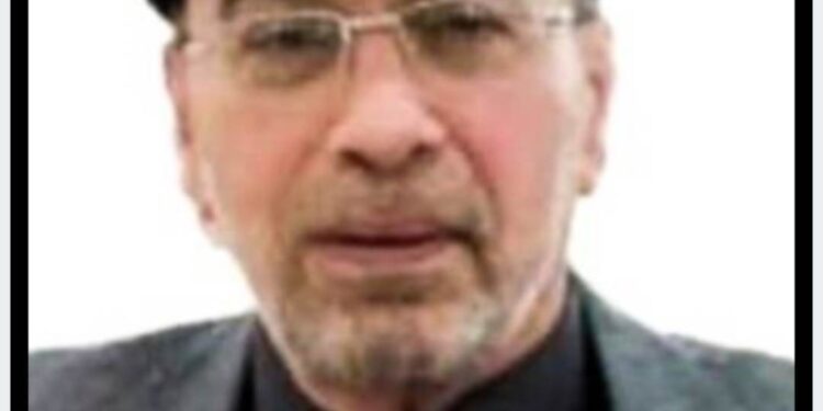 تـرى الـليث يـغدو حـين فقد عرينه …