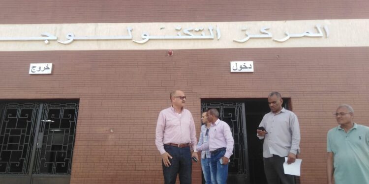 العميد عادل شرشر يتابع أعمال مشروعات حياة كريمة بأرمنت.