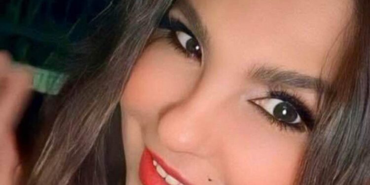 رجلٌ يَركضُ في دمـي …