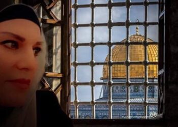 العيونُ شاخصة إليكَ …