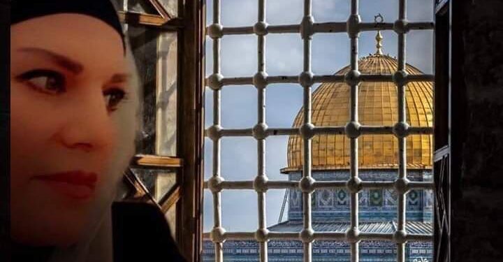 العيونُ شاخصة إليكَ …