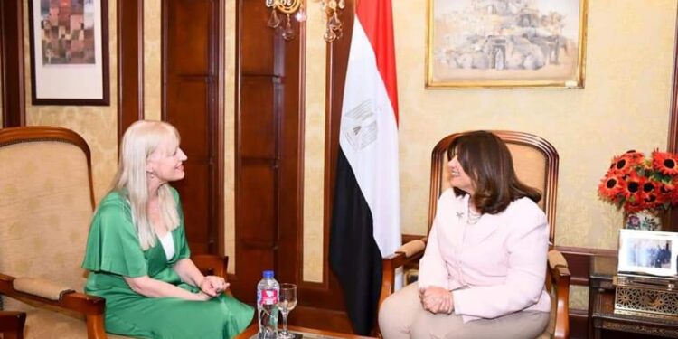 وزيرة الهجرة تلتقي سفيرة أيرلندا بالقاهرة