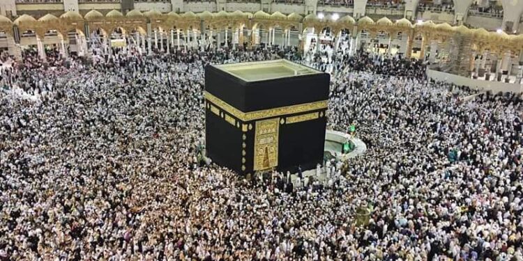 ﻟﻤﺎﺫﺍ ﻧﻄﻮﻑ ﺣﻮﻝ ﺍﻟﻜﻌﺒﺔ ﻋﻜﺲ ﻋﻘﺎﺭﺏ ﺍﻟﺴﺎﻋﻪ ؟!