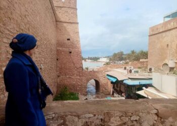 يا زارعا فوق المدائن غربتي …