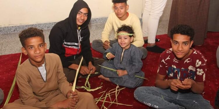 الأقباط يحتفلون بأحد الشعانين بالأقصر