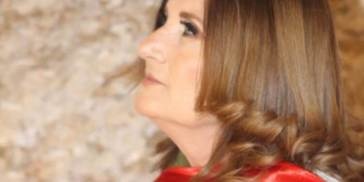 يـجـذِبُـنـي …