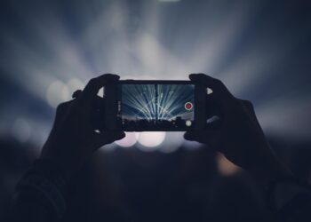 توقعات بنمو سوق البث المباشر العالمي إلى  4.3 مليار دولار بحلول 2028  