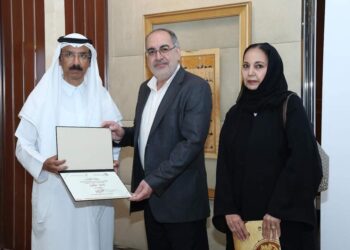 معرض “آيات” يجذب ذواقة الخط الكوفي إلى مؤسسة العويس الثقافية