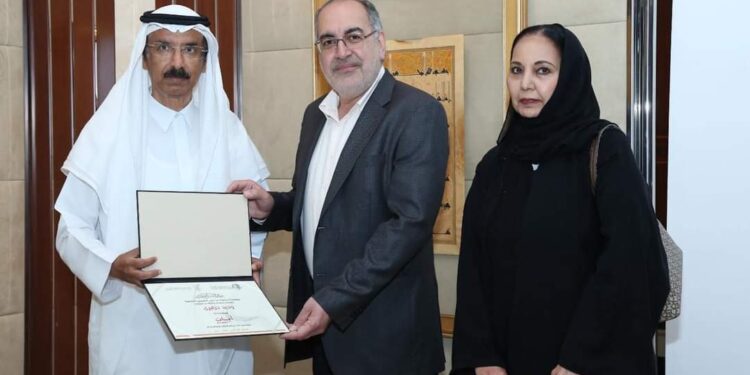 معرض “آيات” يجذب ذواقة الخط الكوفي إلى مؤسسة العويس الثقافية