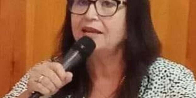 « حديثُ العَصا و المَرايا » …