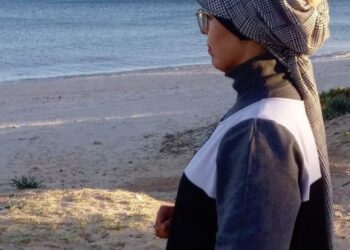 يرصدون إبتسامتى الشاحبة …