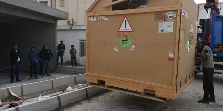 لأول مرة منذ تأسيسه مركز البيضاء الطبي يستلم جهاز الرنين المغناطيسي