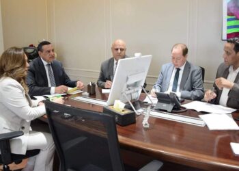 وزير التنمية المحلية….يتابع مع  المحافظين موقف توريد القمح