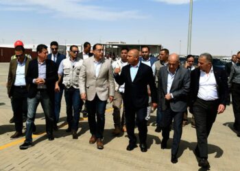 رئيس الوزراء يتفقد ميناء السادس من أكتوبر الجاف