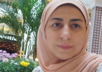 حَسنَاءُ يُوسُفُهَا بِكُلِّ كَيانِ