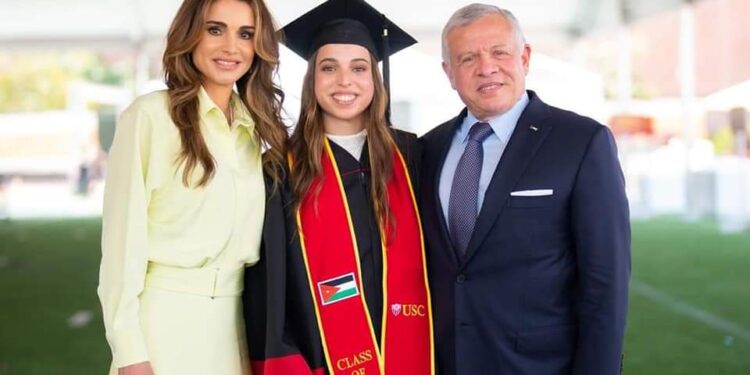 الملكة رانيا تحتفل بتخرج الأميرة سلمى من جامعة كاليفورنيا