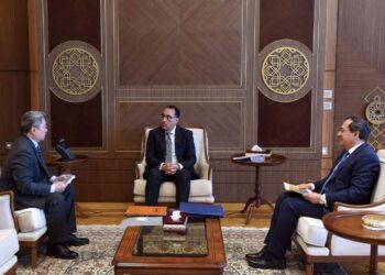 رئيس الوزراء يستعرض مع أباتشي العالميه استثماراتها في مصر