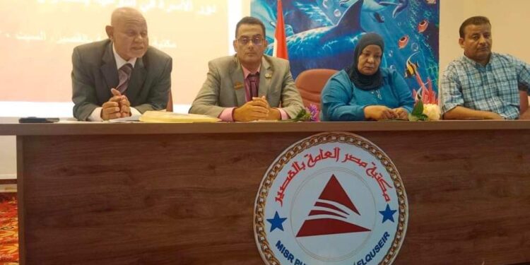 ثقافة القصير تناقش دور الأسرة في التوعية بأخطار التواصل الاجتماعي