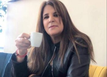 واخا منك بعيدة ..