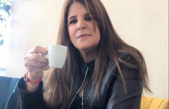 واخا منك بعيدة ..