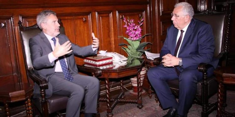 وزير الزراعة يبحث مع السفير الإيطالي بالقاهرة سبل تعزيز الاستثمارات