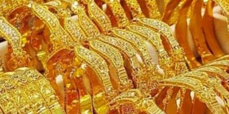 أول إنخفاض بسعر الذهب بعد قرار إعفاء مشغولات المصريين بالخارج من الجمارك